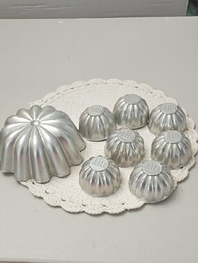 Classic Jell-O Aluminum Mold and Mini Mold Set in Silver